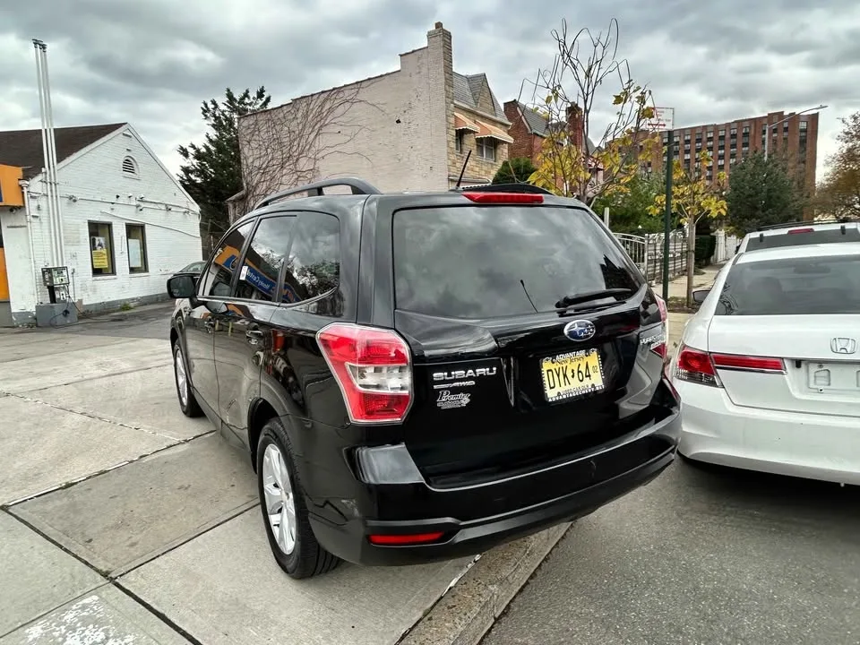 2015 Subaru Forester · 2.5X Sport Utility 4D image indicator(6)