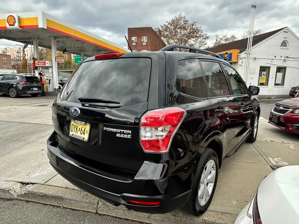 2015 Subaru Forester · 2.5X Sport Utility 4D image indicator(7)