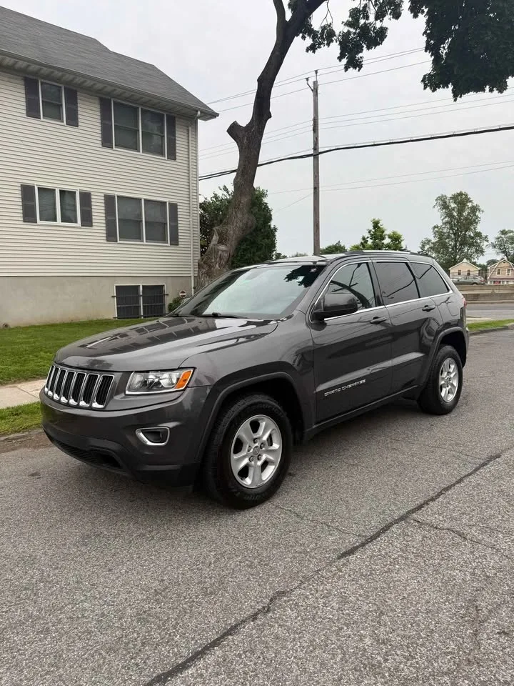2014 Jeep Grand Cherokee · Laredo Sport Utility 4D image indicator(2)