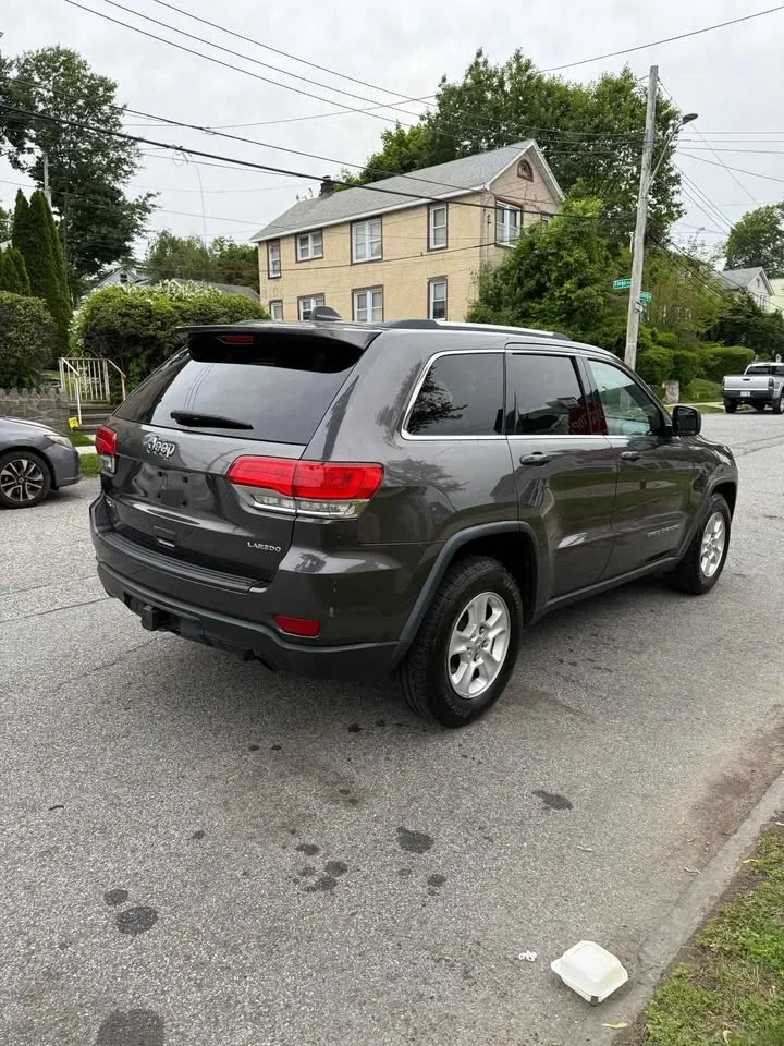 2014 Jeep Grand Cherokee · Laredo Sport Utility 4D image indicator(3)
