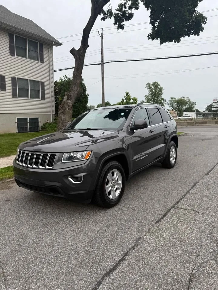 2014 Jeep Grand Cherokee · Laredo Sport Utility 4D image indicator(5)
