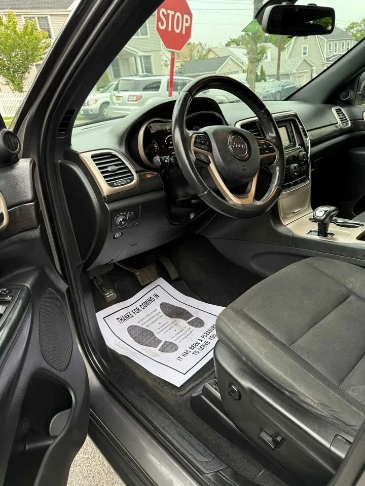 2014 Jeep Grand Cherokee · Laredo Sport Utility 4D image indicator(10)