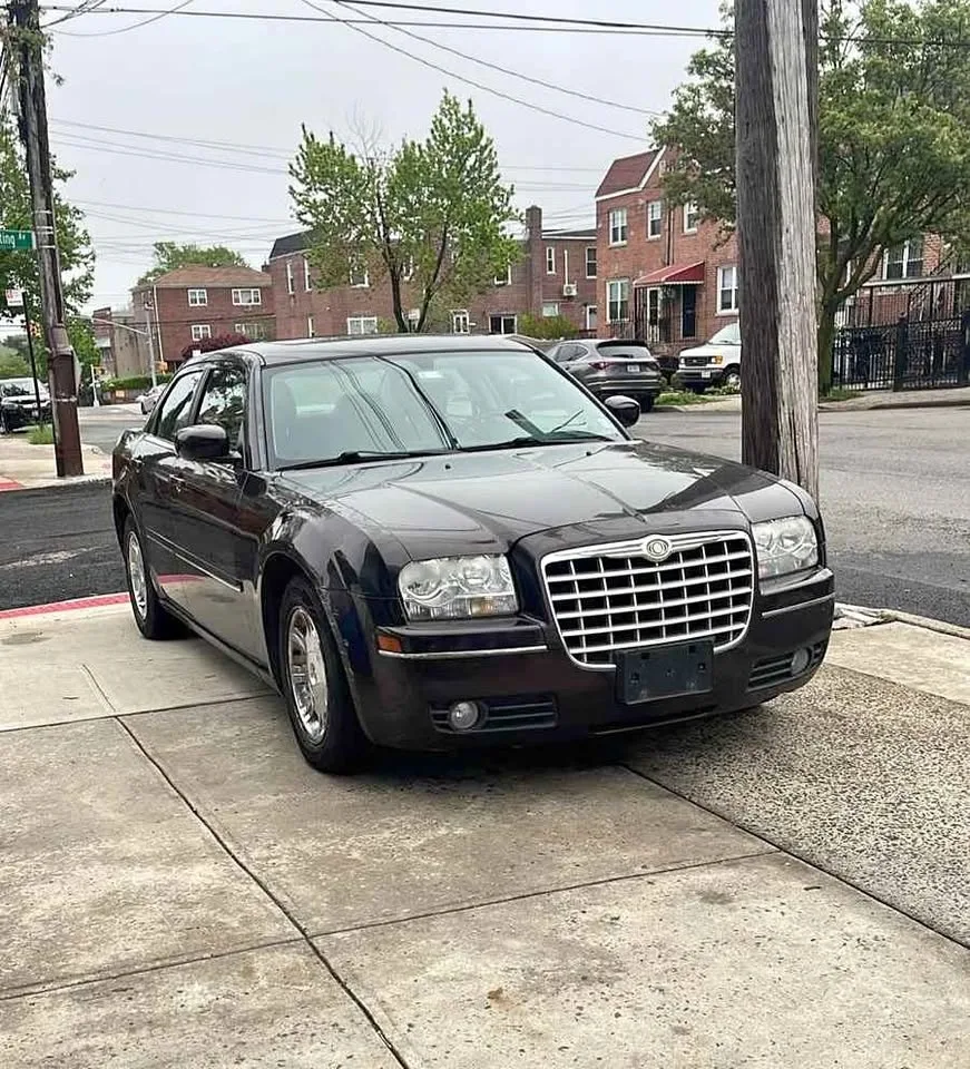 2005 Chrysler 300 · 300 Sedan 4D