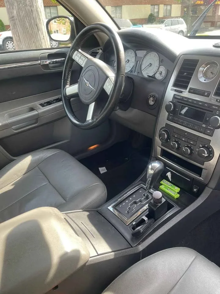 2005 Chrysler 300 · 300 Sedan 4D image indicator(3)