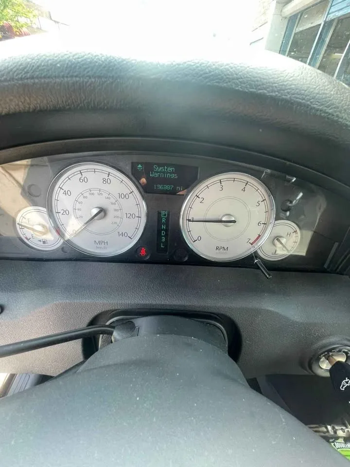 2005 Chrysler 300 · 300 Sedan 4D image indicator(5)