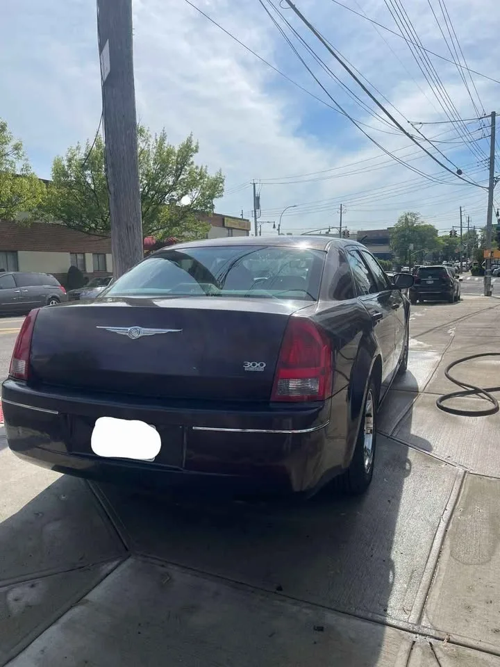 2005 Chrysler 300 · 300 Sedan 4D image indicator(6)