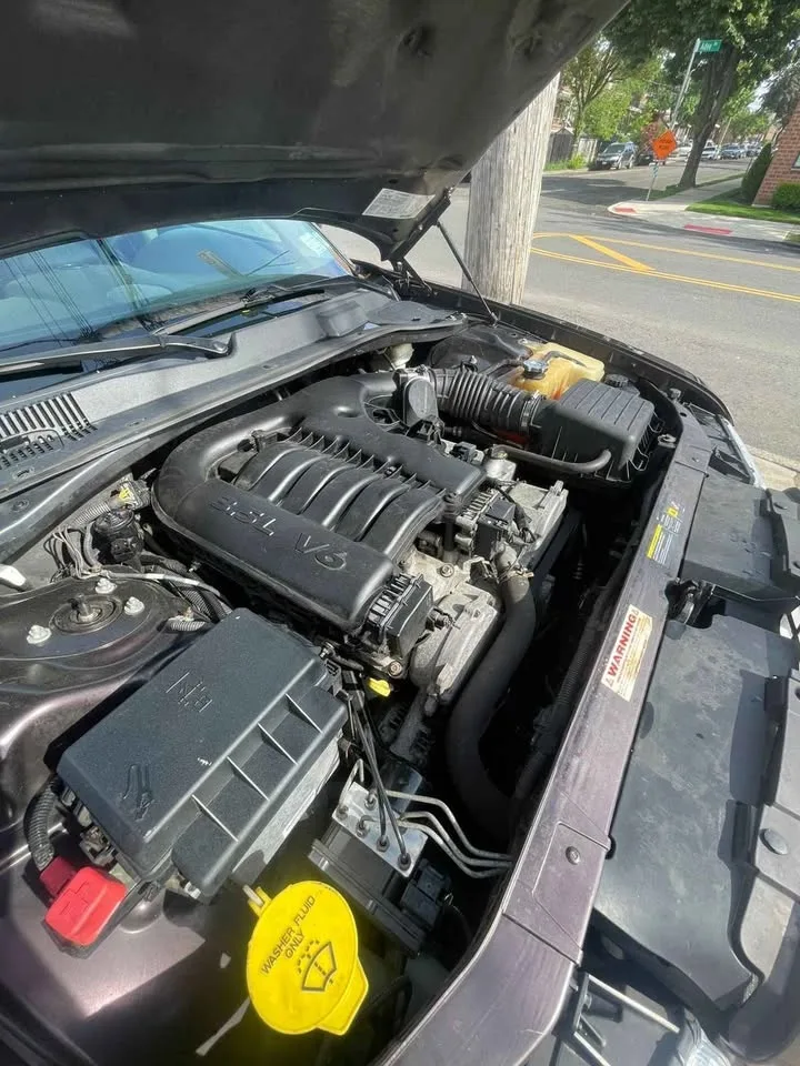 2005 Chrysler 300 · 300 Sedan 4D image indicator(7)