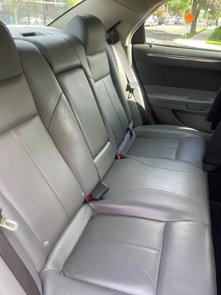 2005 Chrysler 300 · 300 Sedan 4D image indicator(10)