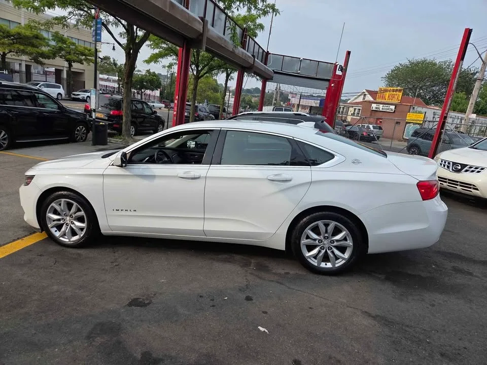 2016 Chevrolet Impala · LT Sedan 4D image indicator(3)