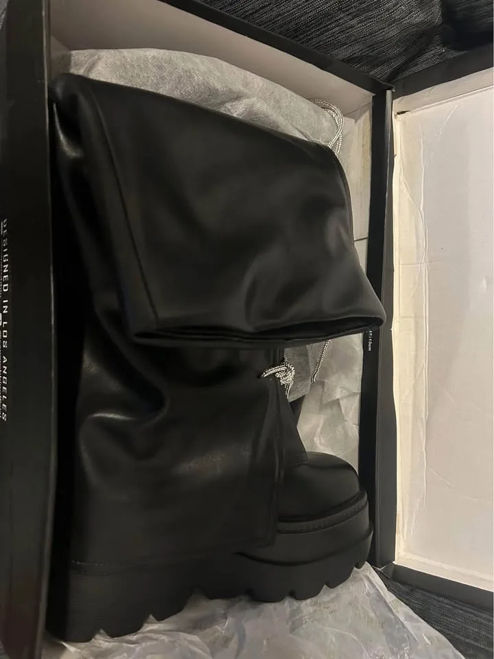 Cape Robbin Caster Boots image indicator(4)