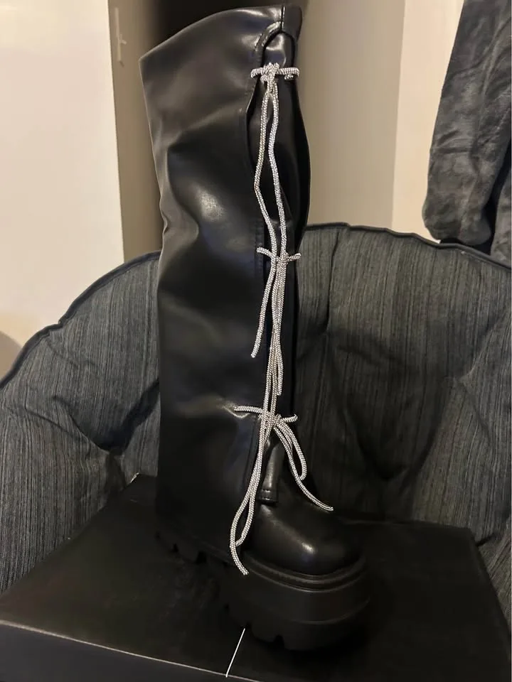 Cape Robbin Caster Boots image indicator(7)