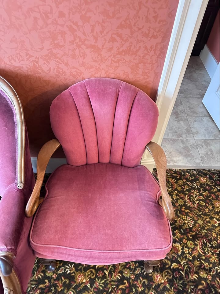 Vintage Hollywood Regency Shell-Back Accent Chair - photo 2