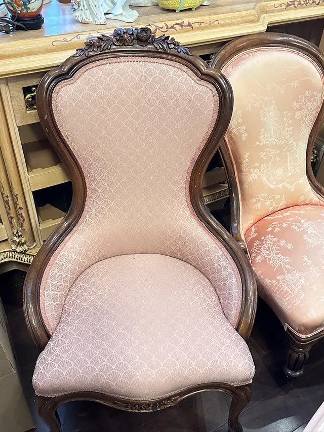 Victorian Stule carved accent chair