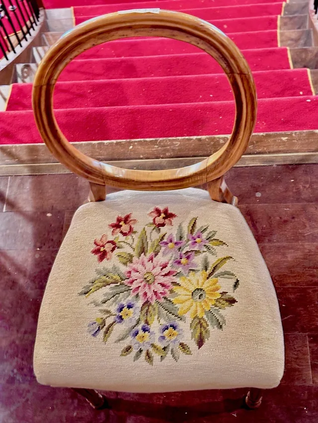 Vintage wooden chair image indicator(6)