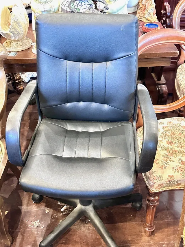 Comfortable leather office chair