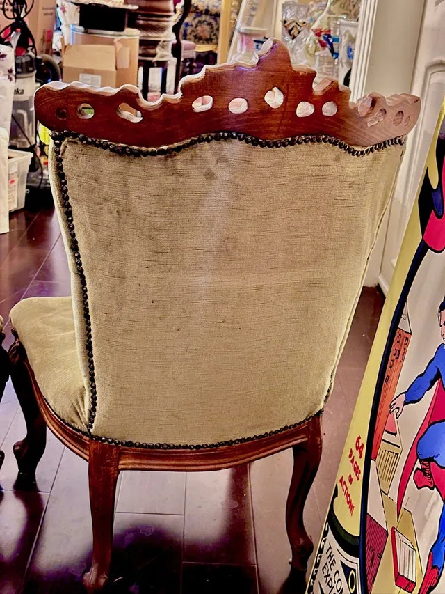 Vintage chairs image indicator(3)