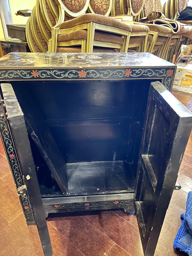 Hand paint Asian Lacquer Cabinet image indicator(5)