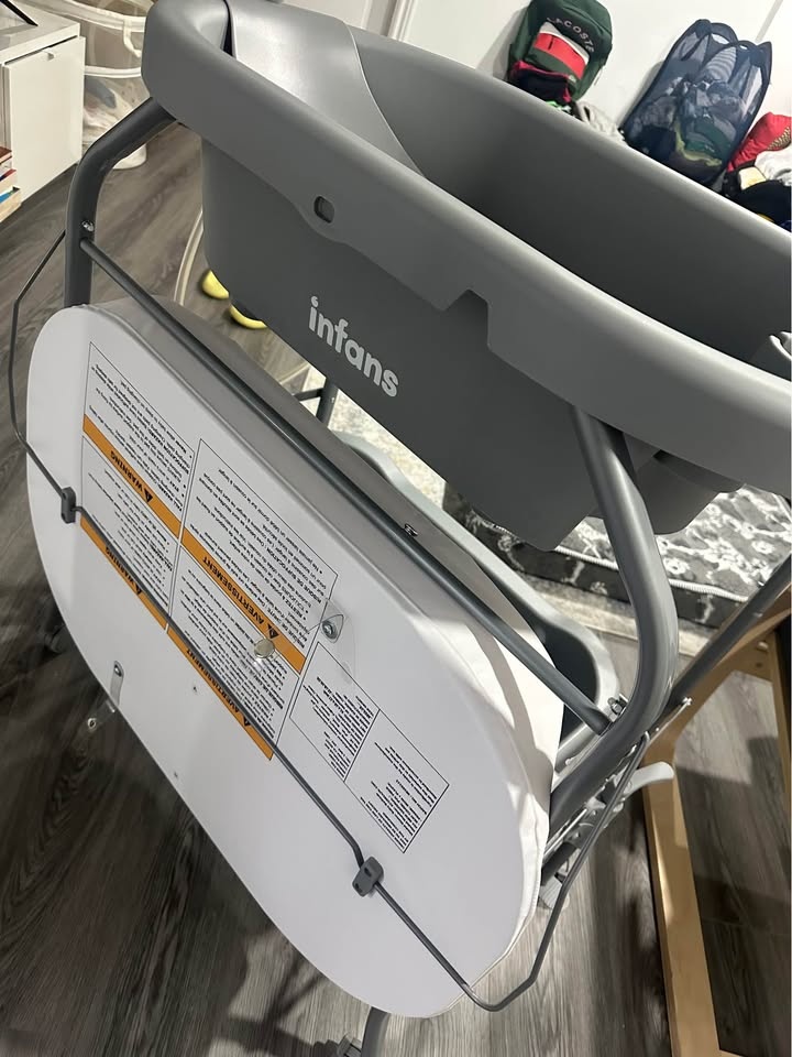 ✨ Brand New Baby diaper Changing Table w/ Bathtub ✨ - photo 2