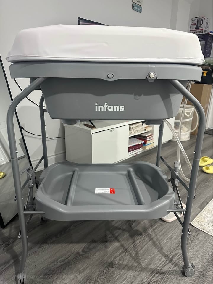 ✨ Brand New Baby diaper Changing Table w/ Bathtub ✨ - photo 4