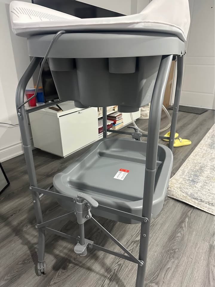 ✨ Brand New Baby diaper Changing Table w/ Bathtub ✨ - photo 5