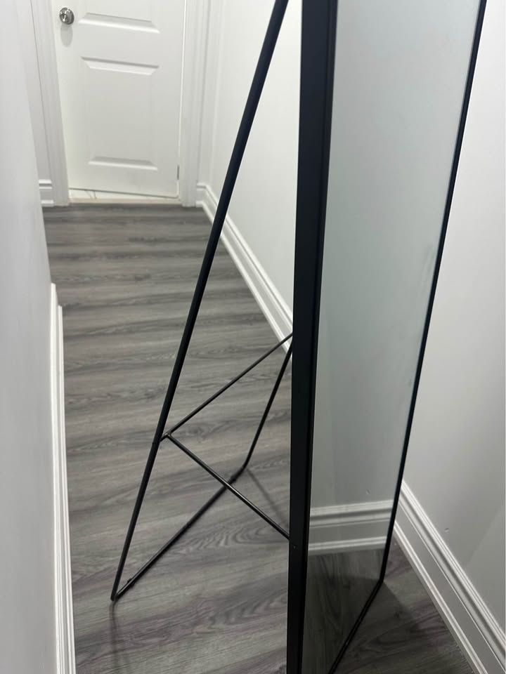 ✨ Elegant Full-Length Standing Mirror (Black Metal Frame) ✨ - photo 3