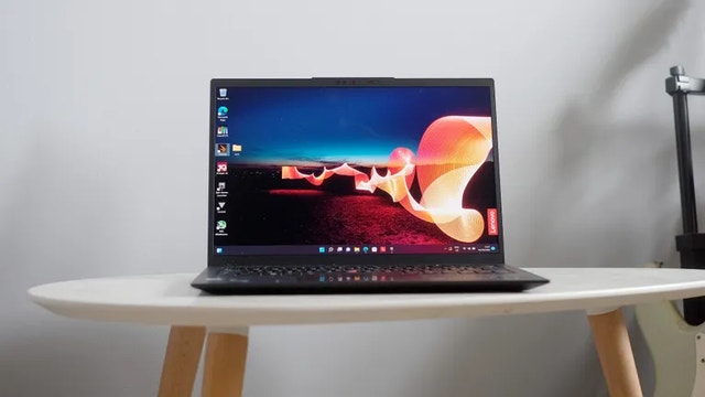 Lenovo ThinkPad X1 Carbon Gen 10 – i7 / 16GB / 512GB