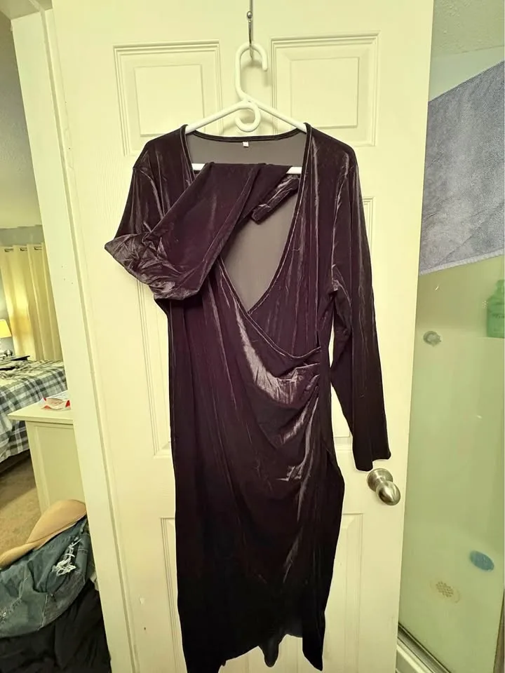 Gorgeous blk velvet dress NWOT, 4XL true to size $30 firm