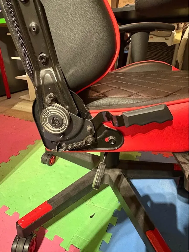 Gaming desk and chair $150 Pick up 186 st and 59 ave image indicator(5)