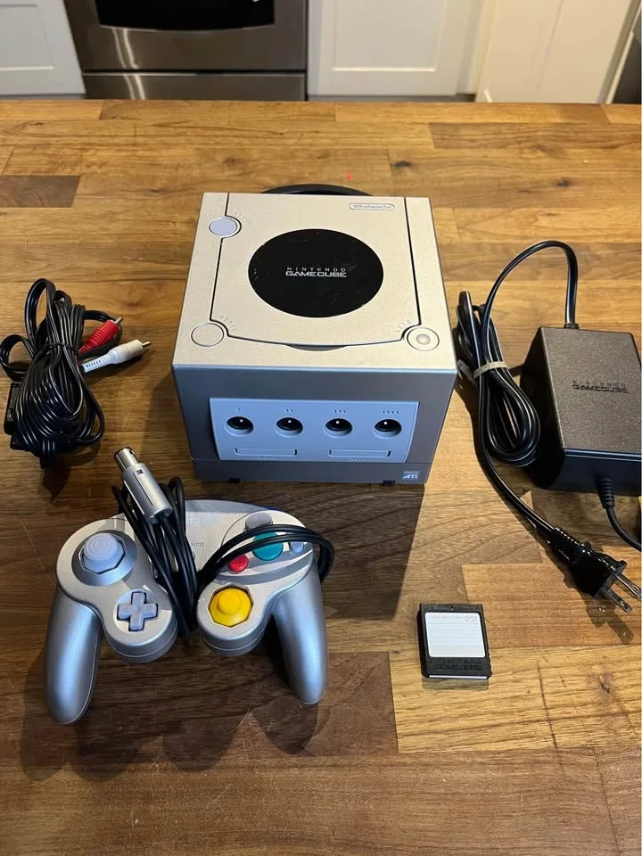 Platinum GameCube (DOL-001) Ready to Play image indicator(2)