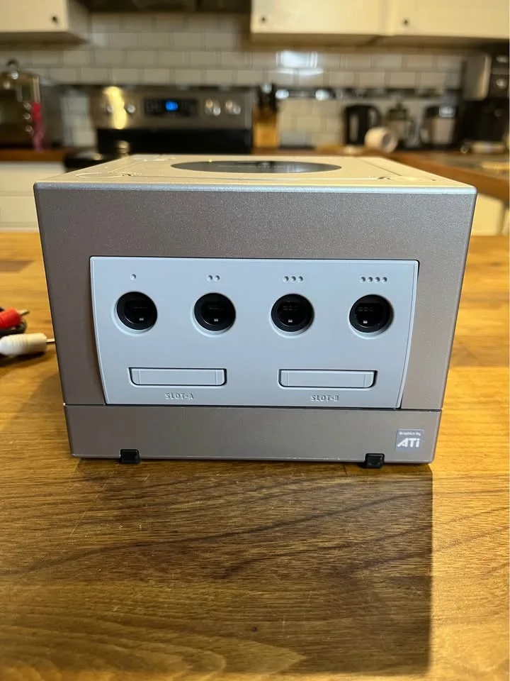 Platinum GameCube (DOL-001) Ready to Play image indicator(3)