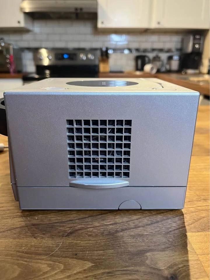 Platinum GameCube (DOL-001) Ready to Play image indicator(6)