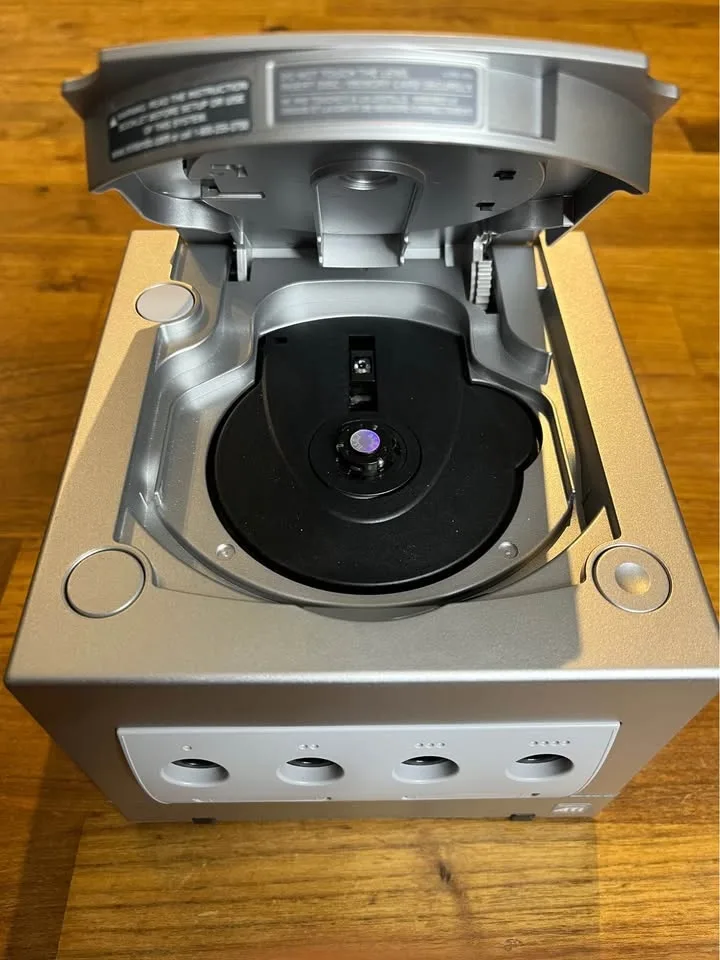 Platinum GameCube (DOL-001) Ready to Play image indicator(9)