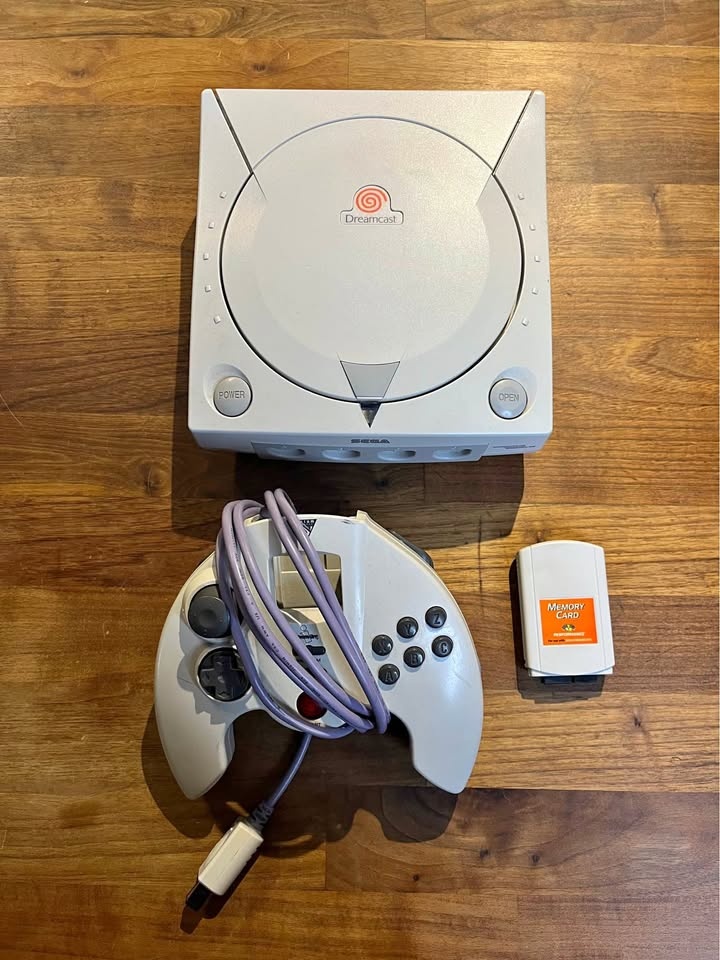 Sega Dreamcast (Console + Controller + Mem Card - NO CABLES)
