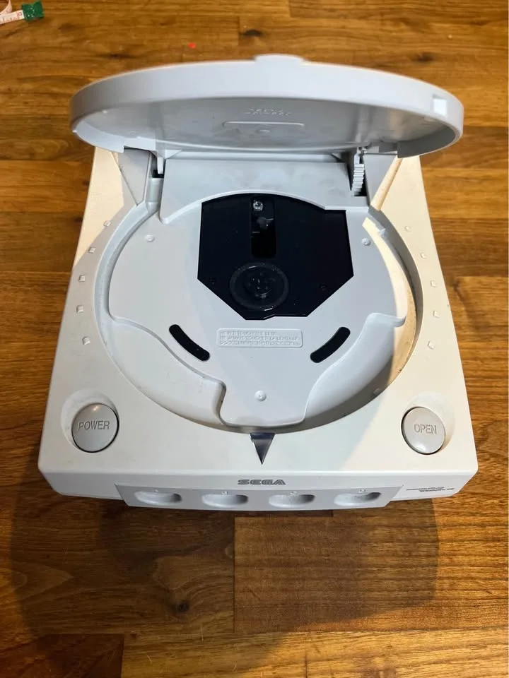 Sega Dreamcast (Console + Controller + Mem Card - NO CABLES) image indicator(6)