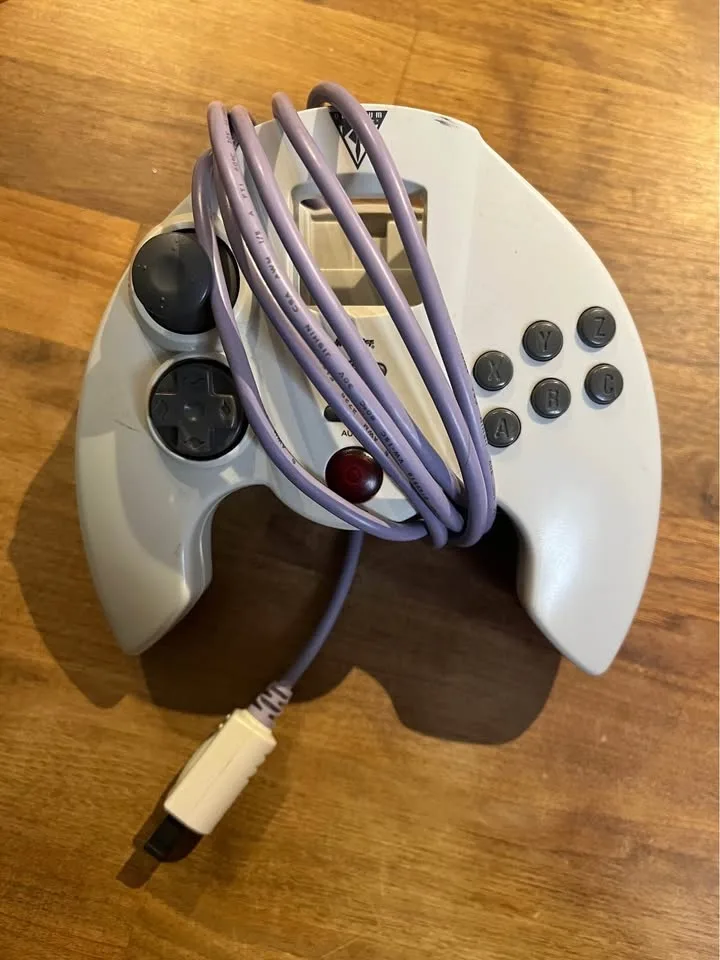Sega Dreamcast (Console + Controller + Mem Card - NO CABLES) image indicator(7)