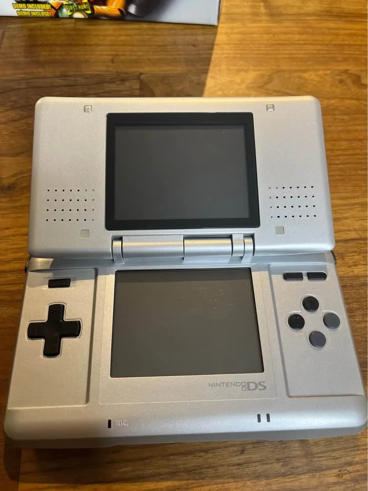 Nintendo DS CIB (Mint) + 2 Games image indicator(8)