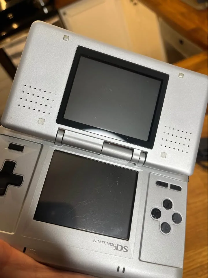 Nintendo DS CIB (Mint) + 2 Games image indicator(9)