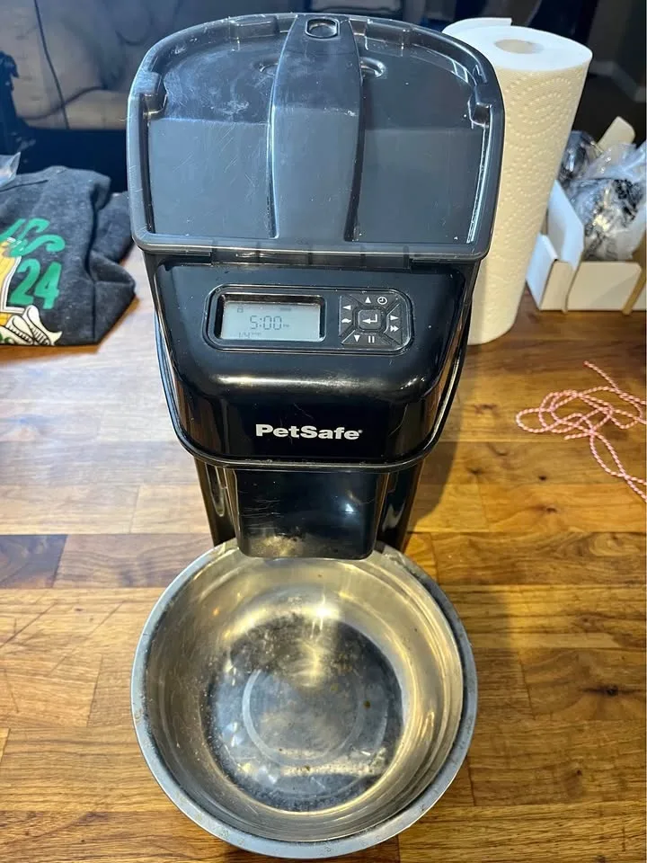Automatic Pet Feeder (Petsafe Healthy Pet Simply Feed)