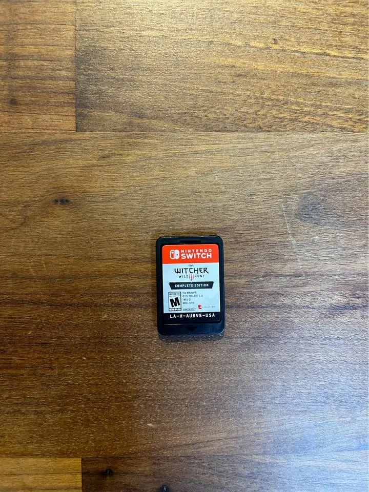 Witcher 3 Wild Hunt Complete Edition (Nintendo Switch) image indicator(3)