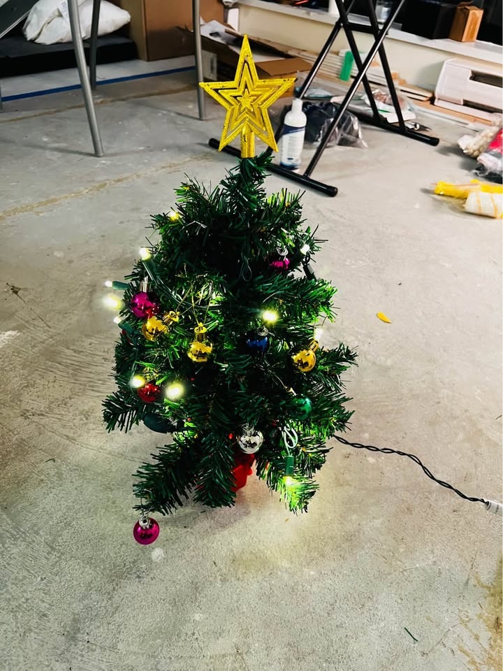 Mini Christmas Tree with lights and balls - photo 2