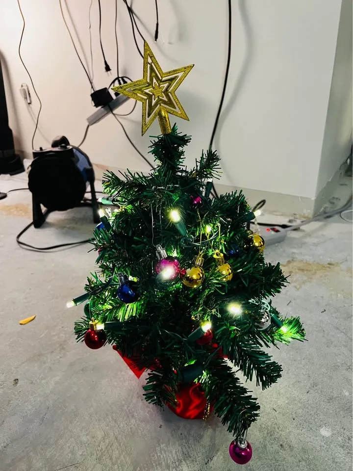 Mini Christmas Tree with lights and balls image indicator(4)