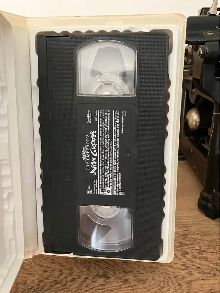 Disney The Emperors New Groove VHS image indicator(2)