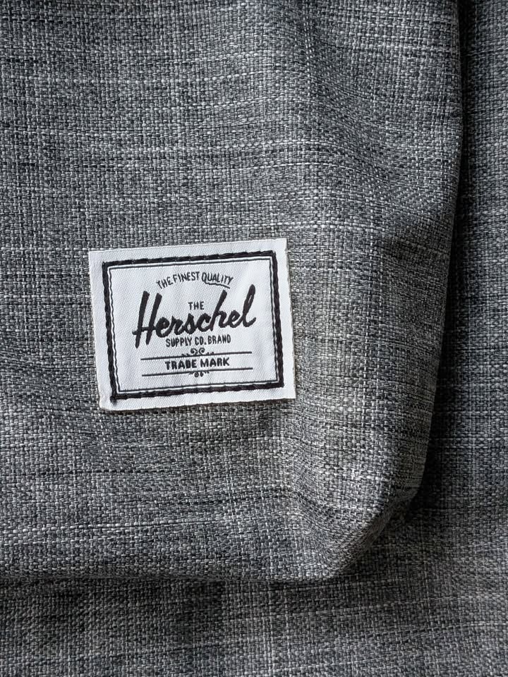 Herschel Classic Backpack in Raven Crosshatch - photo 3