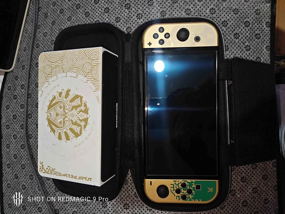 Nintendo Switch OLED Zelda edition