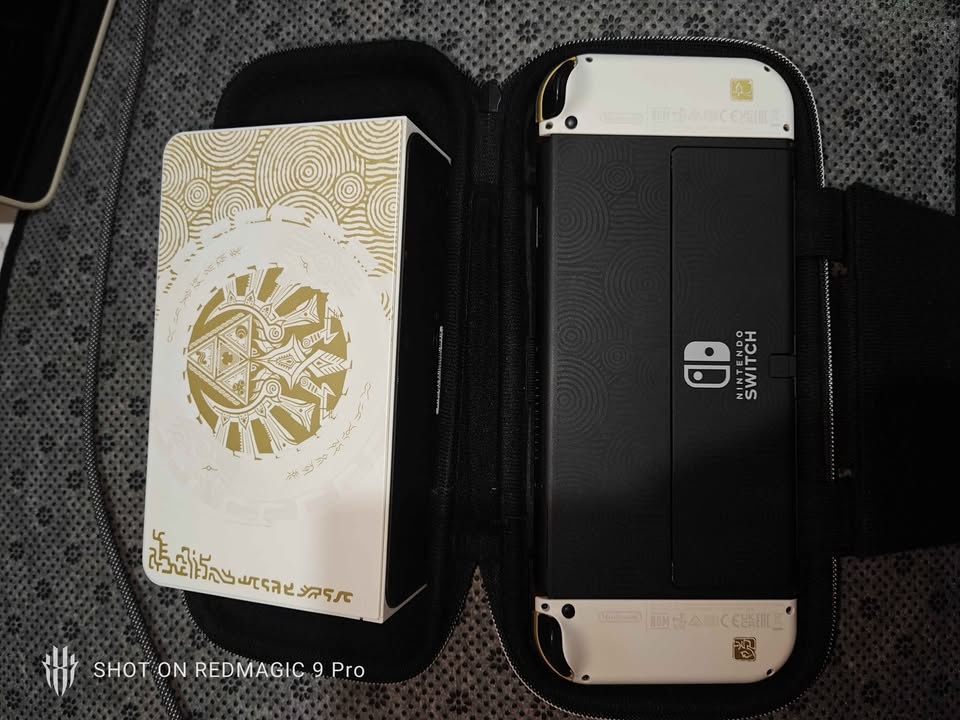 Nintendo Switch OLED Zelda edition - photo 2