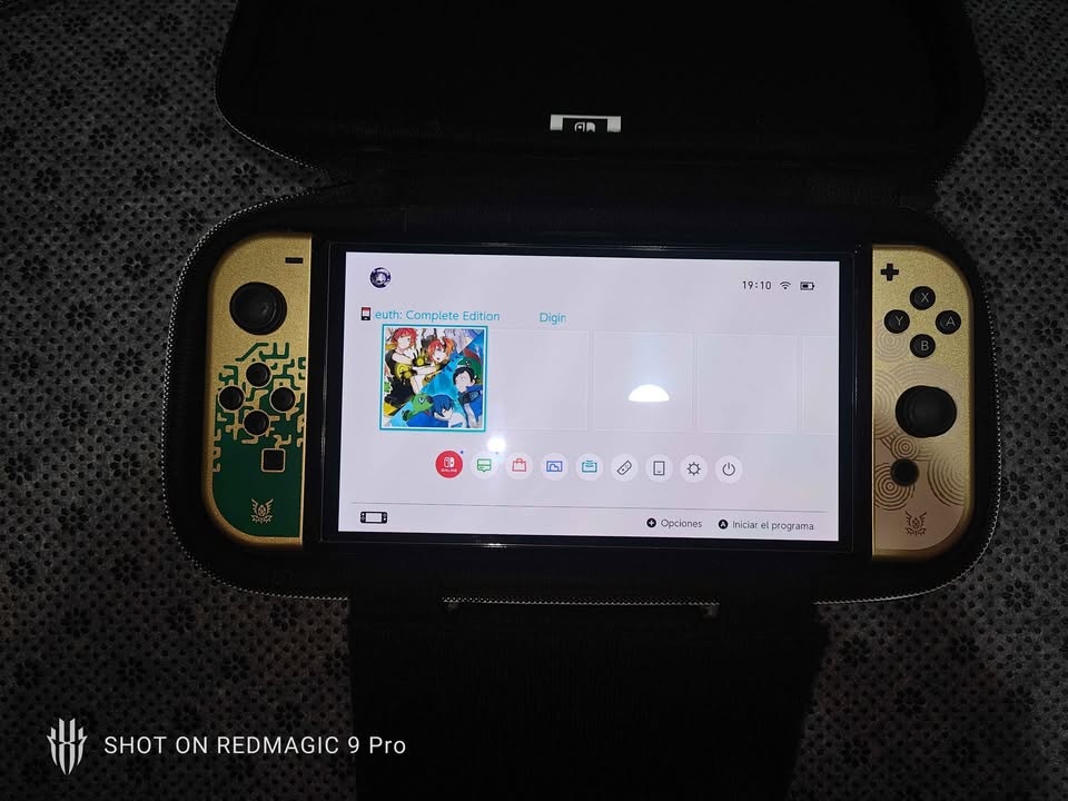 Nintendo Switch OLED Zelda edition - photo 4
