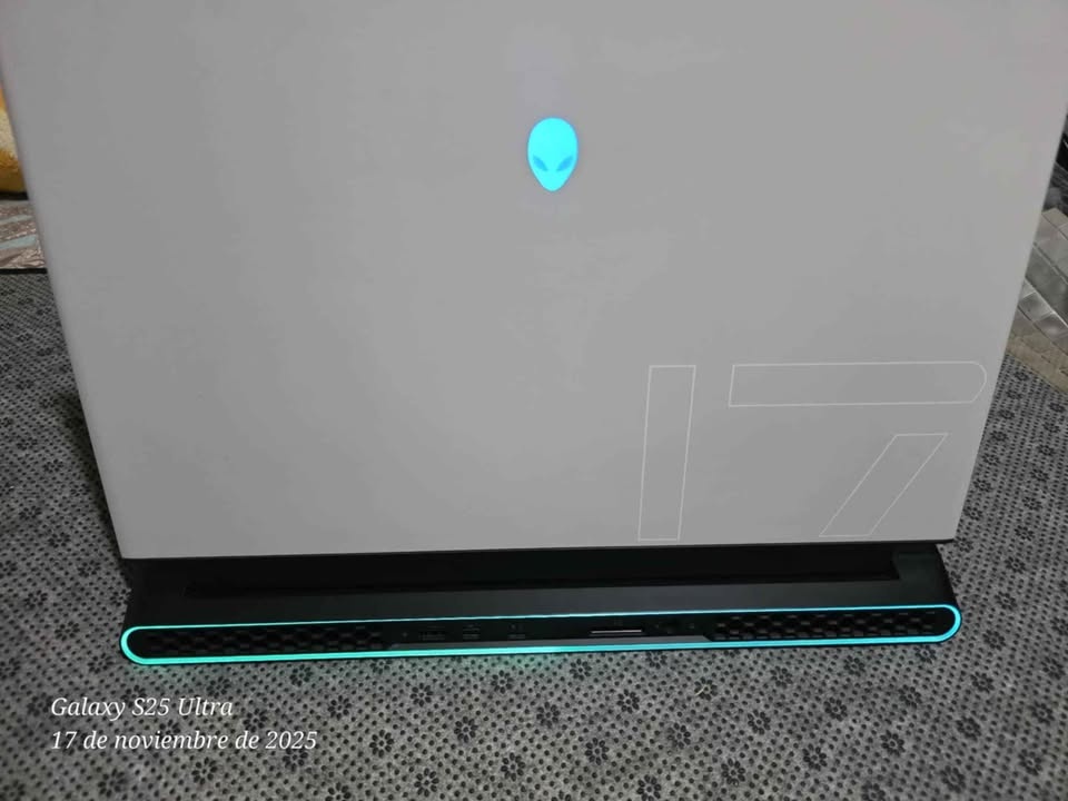 Alienware M17 R3- Core i9- RTX 2080 Super Read Description ‼️ - photo 2