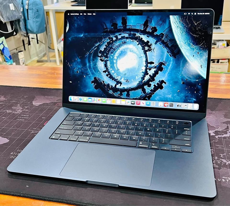 Apple MacBook Air 15” M3 16GB 500GB Like New