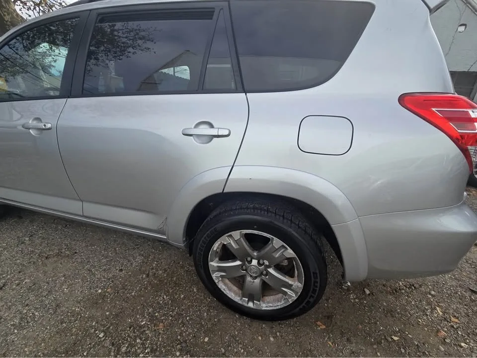 2009 Toyota RAV4 · S image indicator(3)