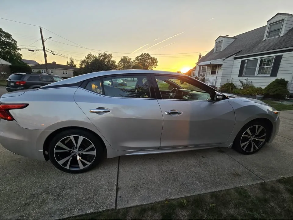 2017 Nissan Maxima · SL (2017.5) Sedan 4D image indicator(6)